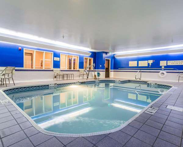 Pool - Quality Inn & Suites Birmingham
