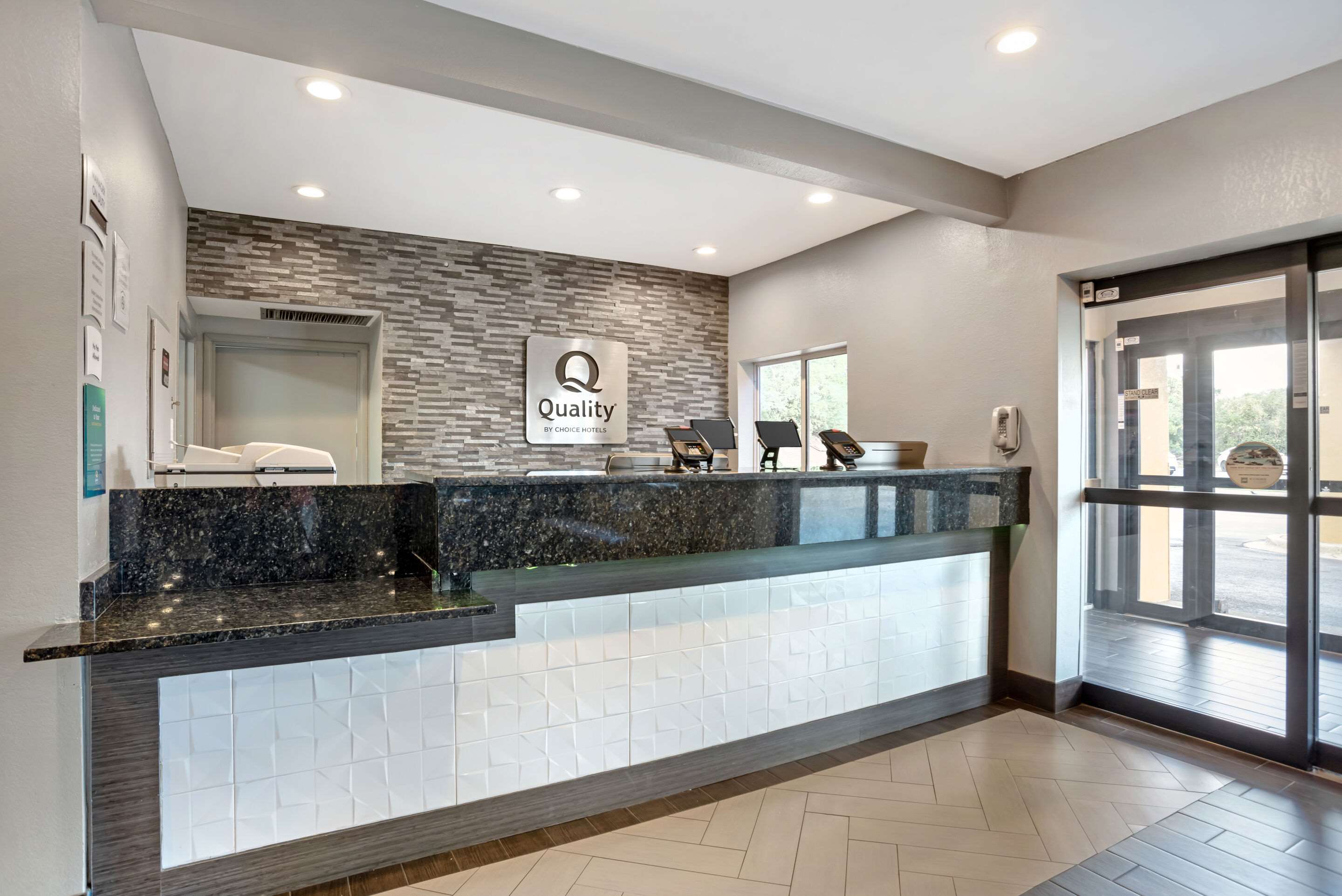 Front desk | Quality Inn & Suites Birmingham - Highway 280