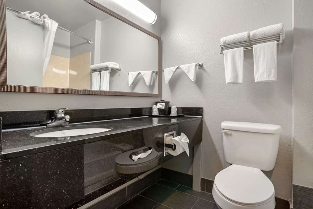 QUALITY INN AND SUITES BIRMINGHAM --guestroom-Guest Room,Bathroom,On-Site.jpg