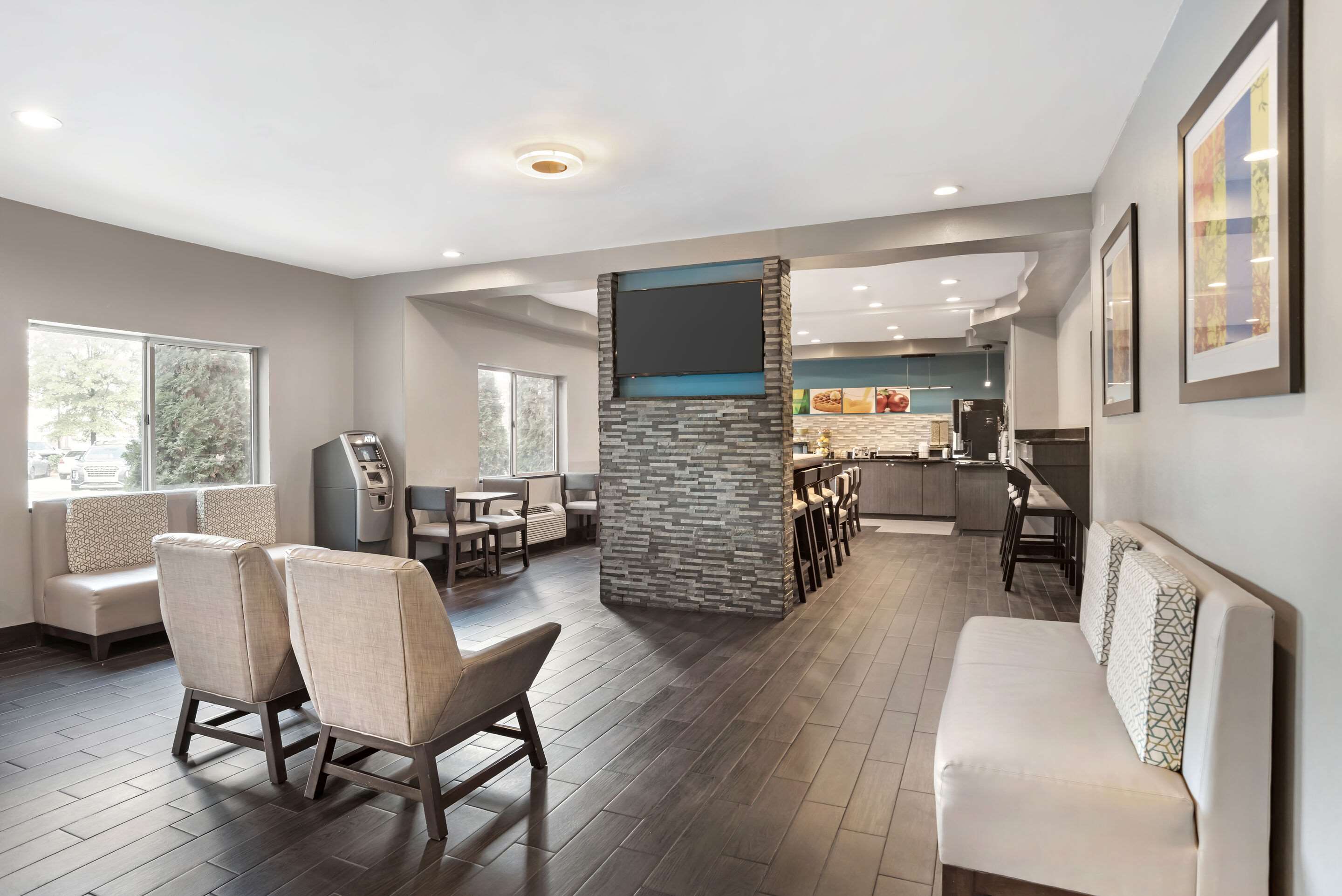 Hotel lobby | Quality Inn & Suites Birmingham - Highway 280