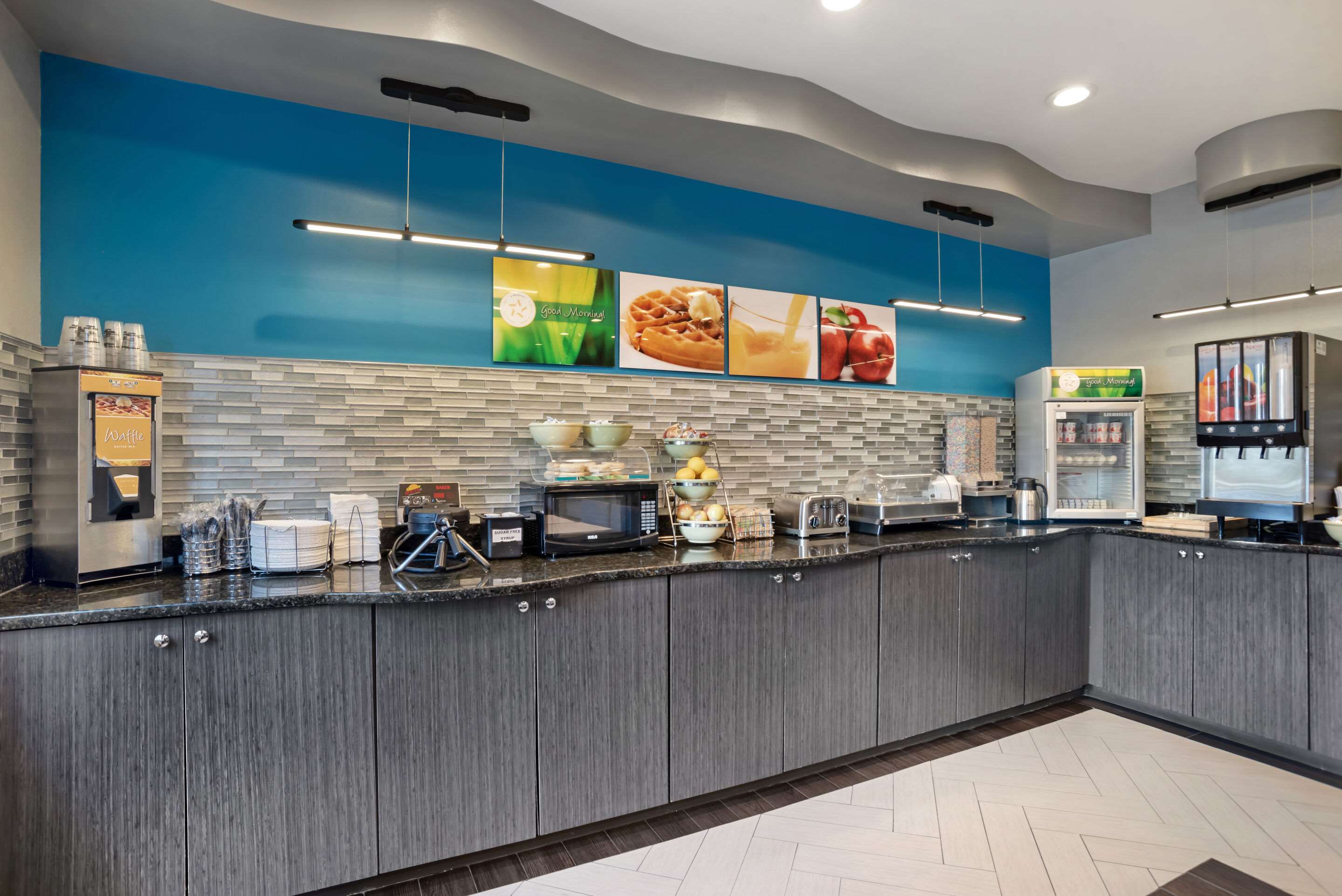 Breakfast counter | Quality Inn & Suites Birmingham - Highway 280