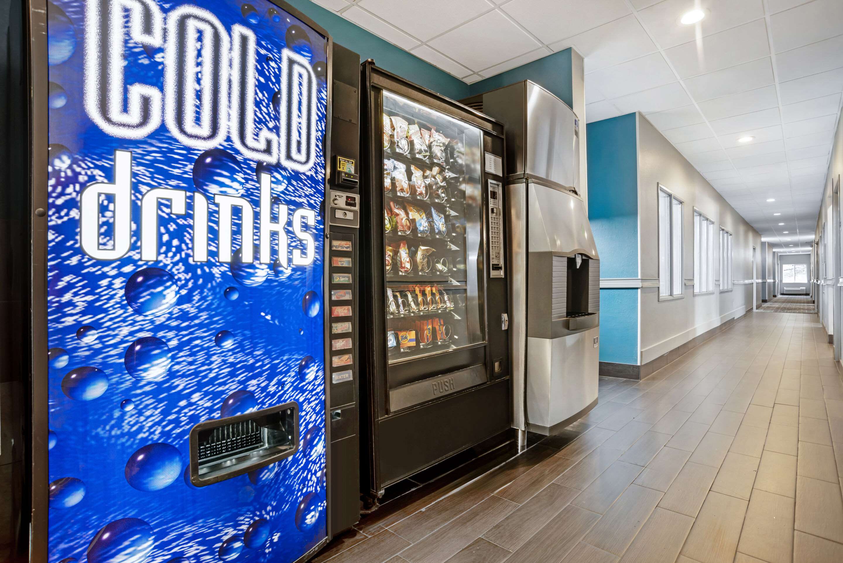 Hotel vending area | Quality Inn & Suites Birmingham - Highway 280