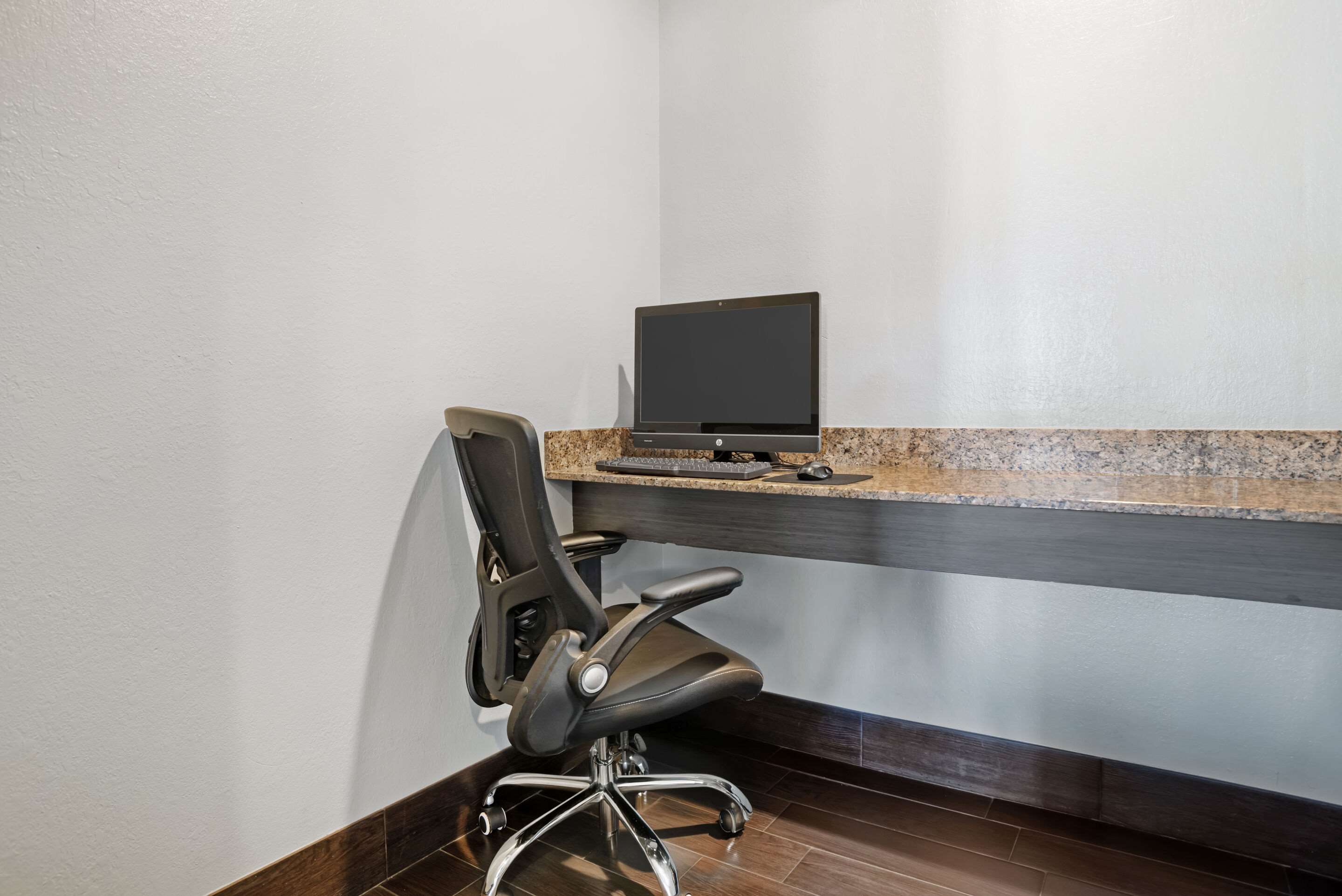 Computer in the lobby | Quality Inn & Suites Birmingham - Highway 280