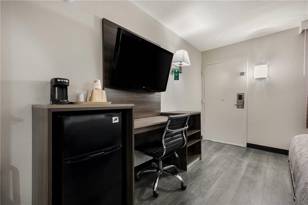 QUALITY INN GADSDEN - ATTALLA-guestroom-Guest Room,On-Site.jpg