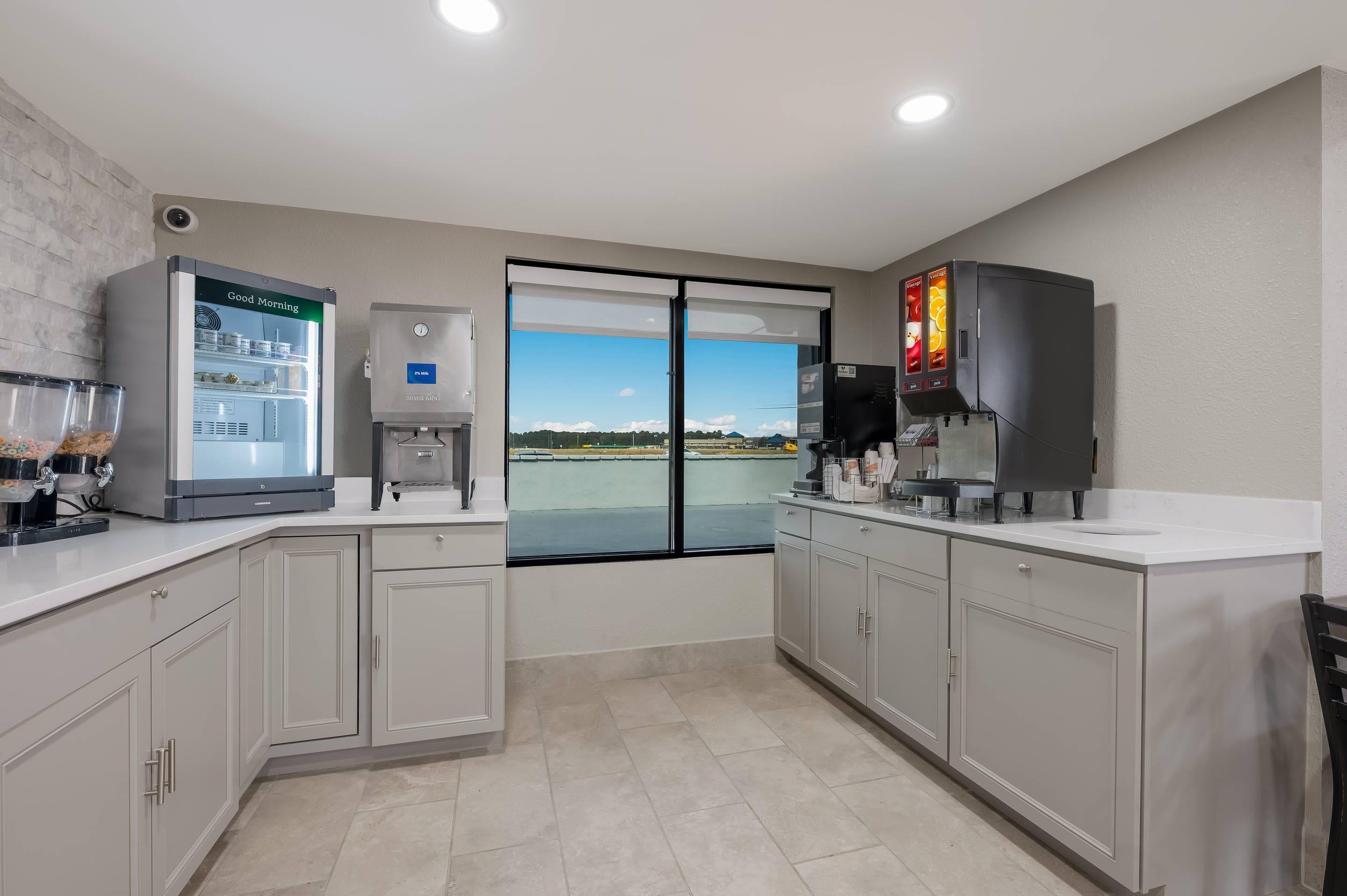 Breakfast area | Quality Inn Gadsden – Attalla
