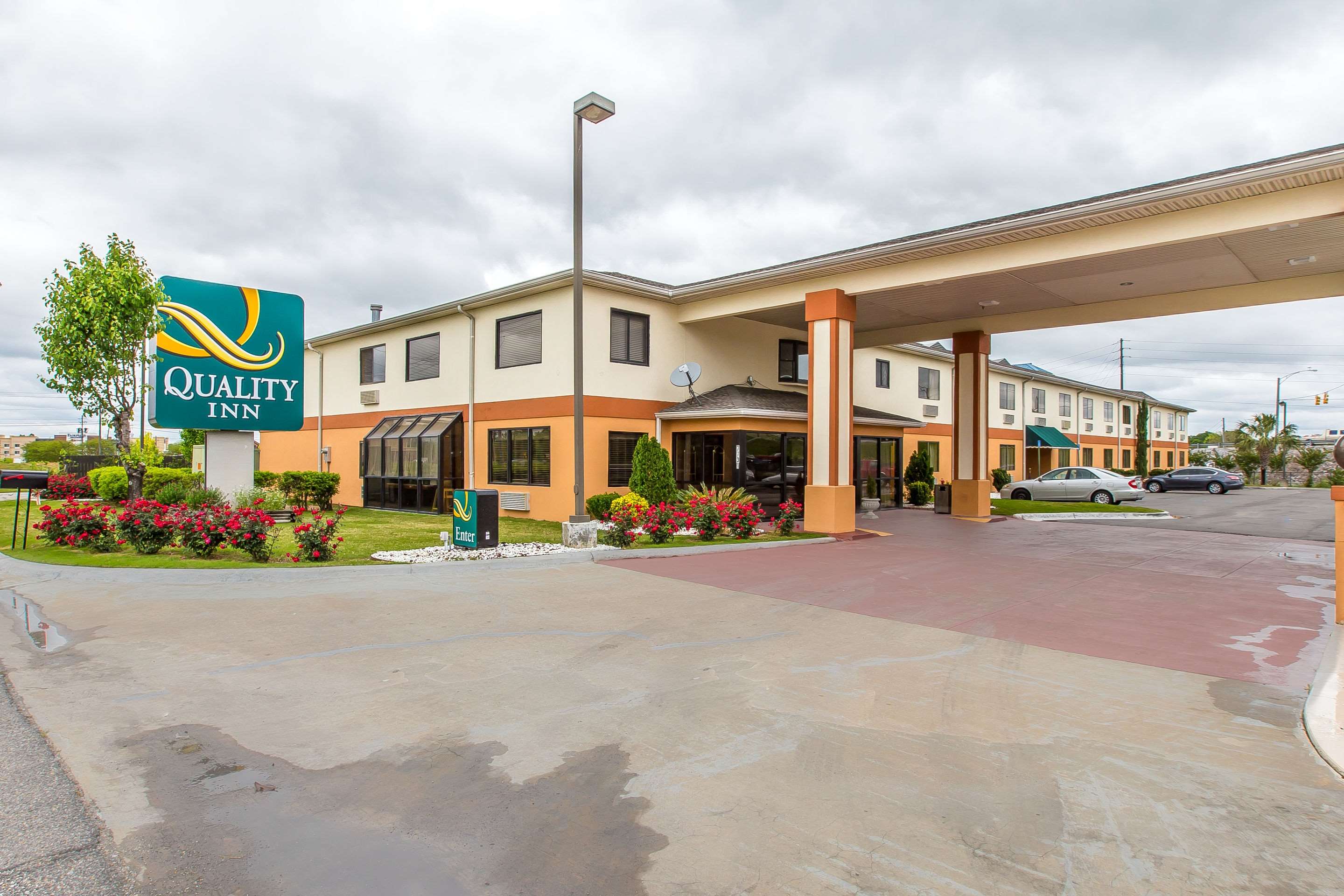 Hotel exterior | Quality Inn Montgomery South