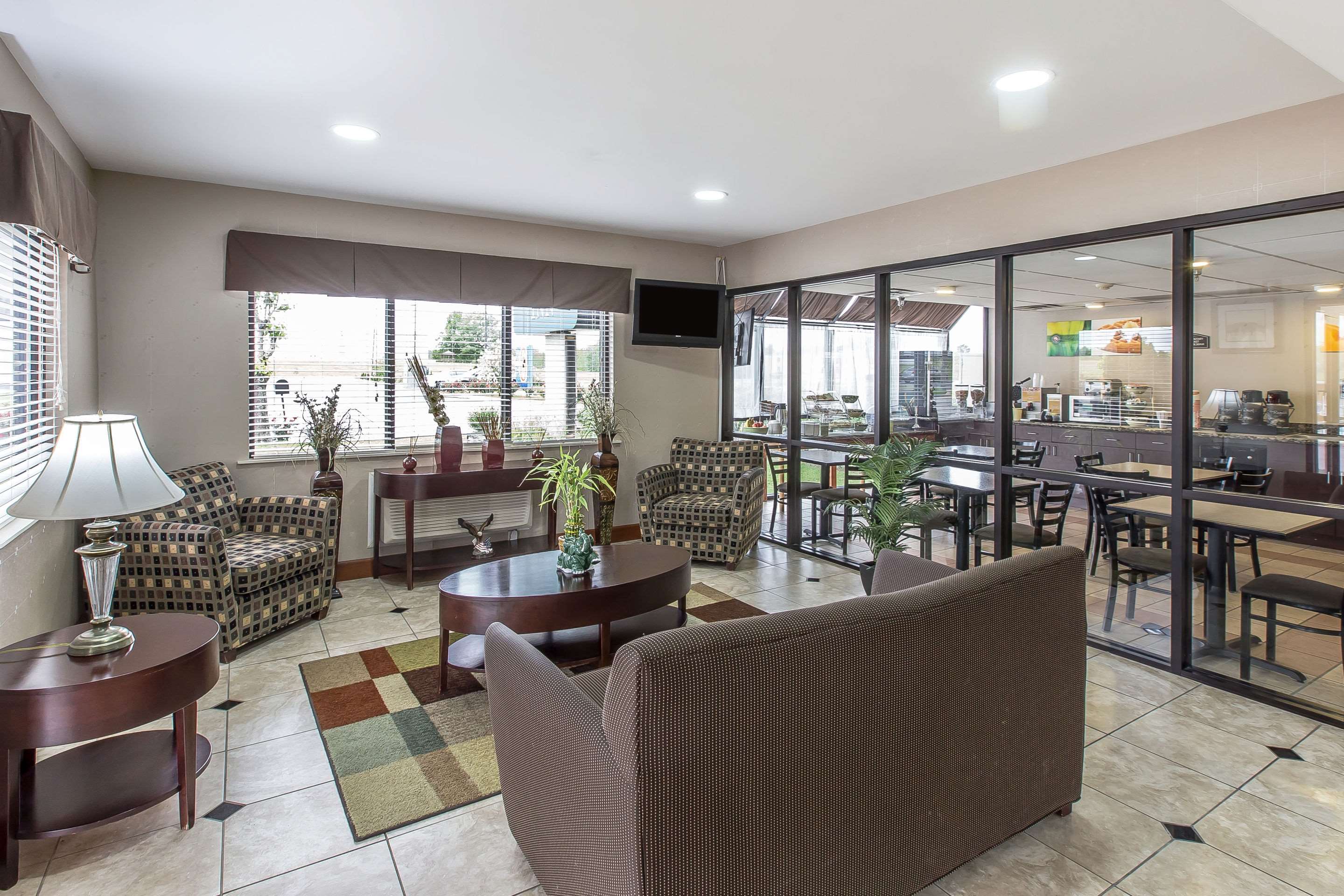 Hotel exterior | Quality Inn Montgomery South