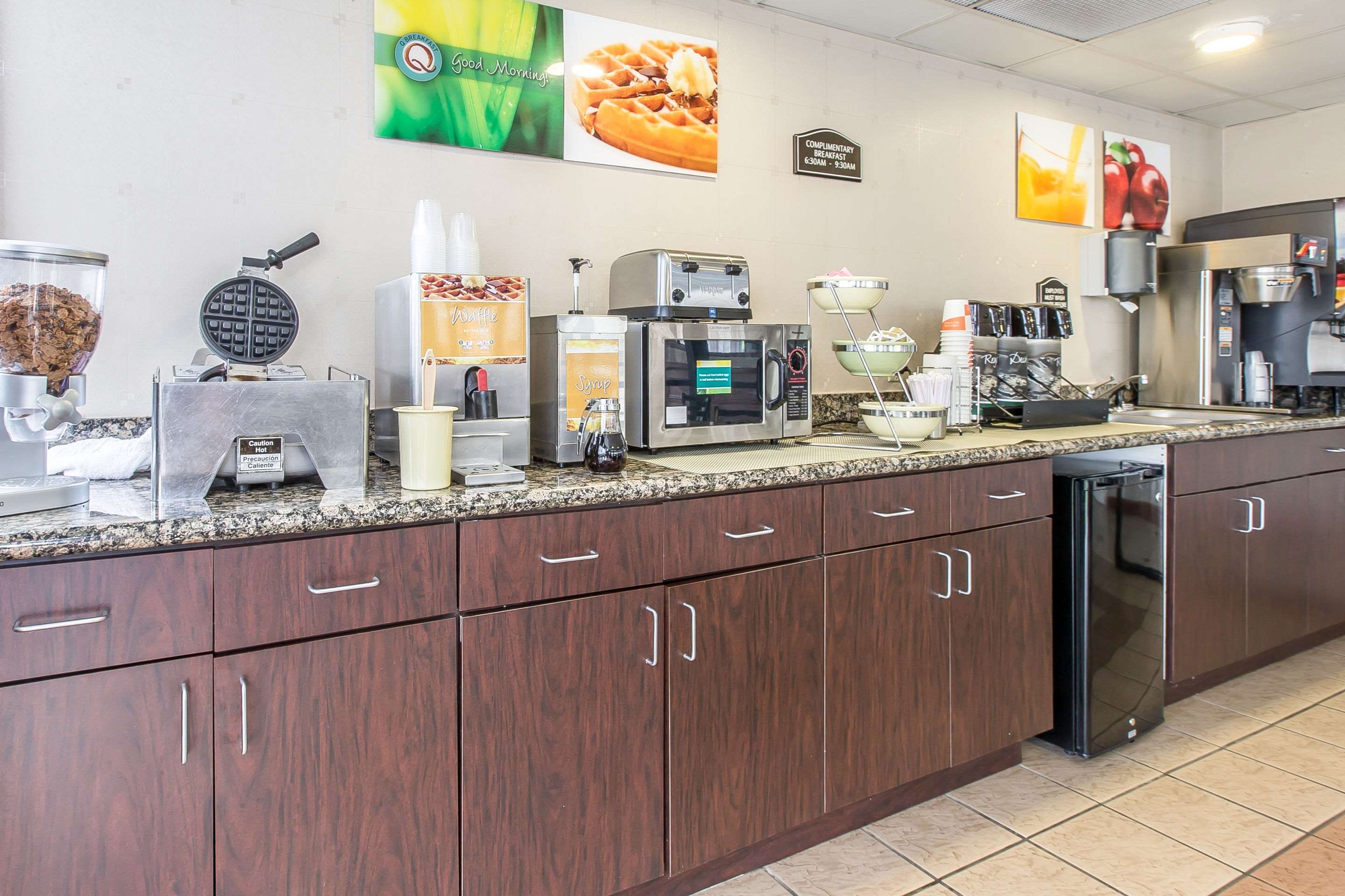 Breakfast area | Quality Inn Montgomery South