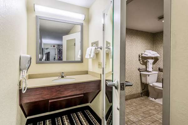  - Clarion Pointe Hotel Huntsville