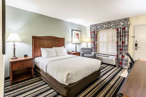  - Clarion Pointe Hotel Huntsville