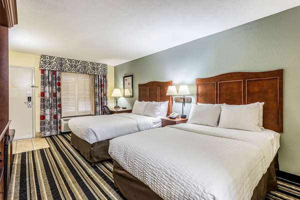 Suite - Clarion Pointe Hotel Huntsville