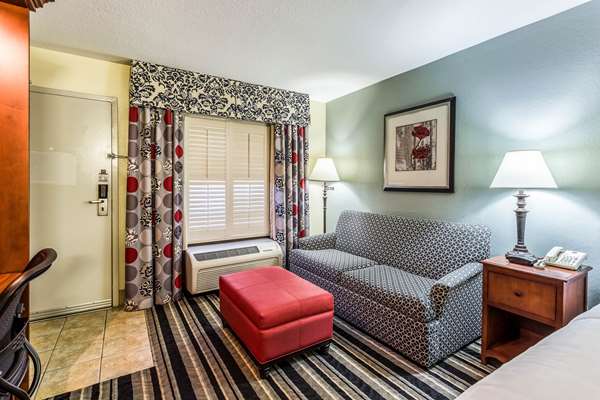  - Clarion Pointe Hotel Huntsville