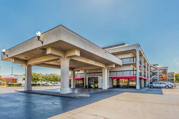 Exterior view - Clarion Pointe Hotel Huntsville