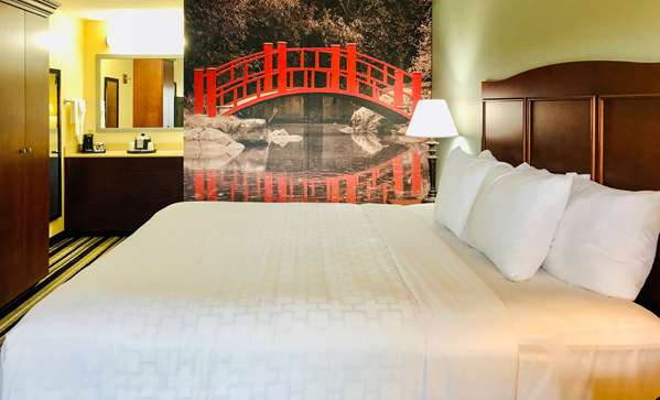  - Clarion Pointe Hotel Huntsville