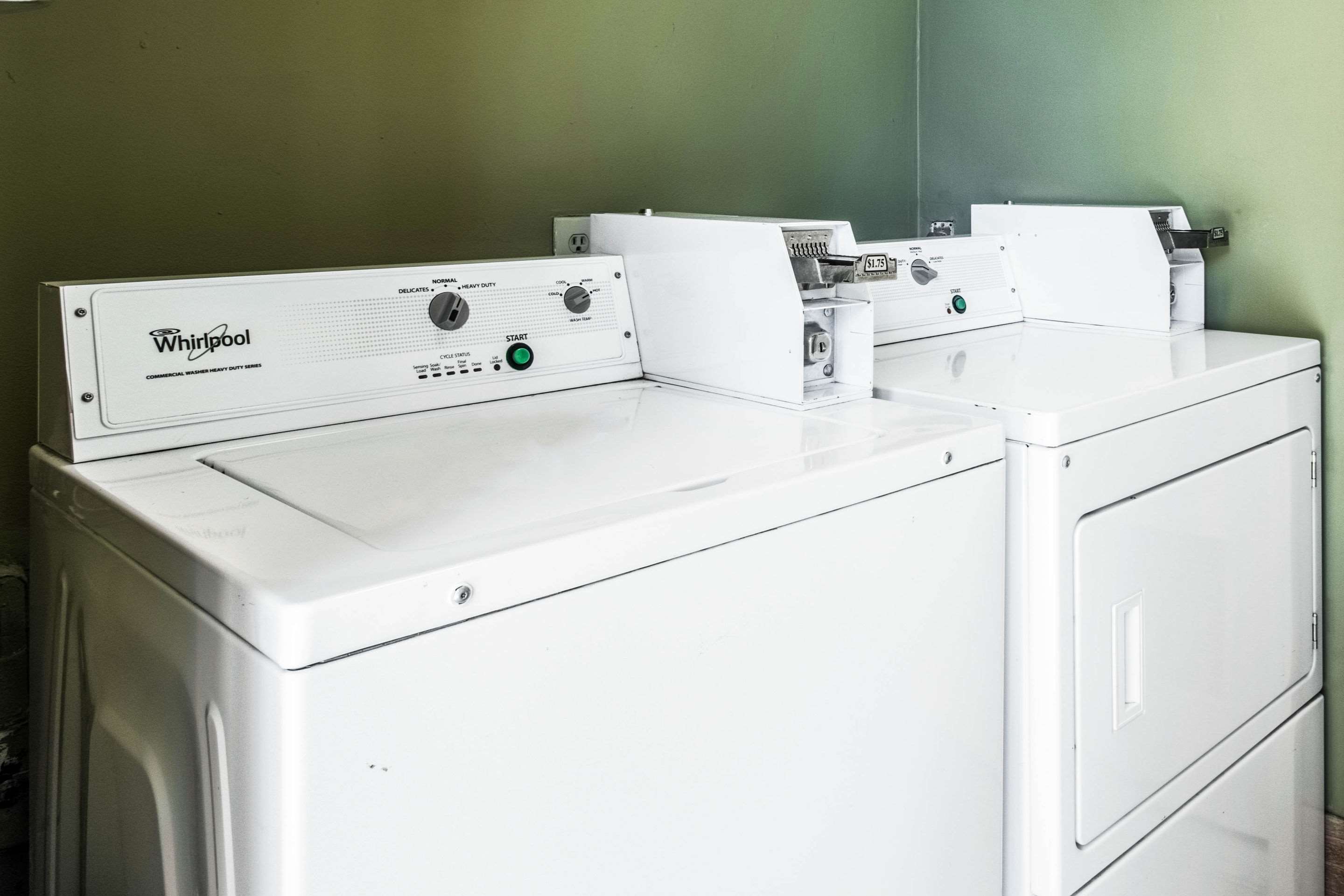Guest laundry facilities | Econo Lodge