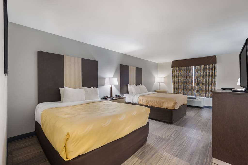 QUALITY INN AND SUITES HUNTSVILLE R-guestroom-Guest Room,On-Site.jpg