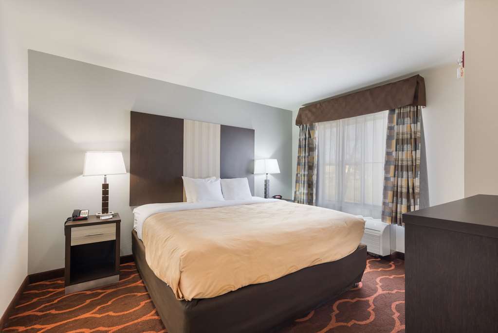 QUALITY INN AND SUITES HUNTSVILLE R-guestroom-Guest Room,Suite,On-Site.jpg