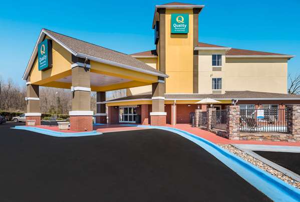 Exterior view - Quality Inn & Suites Huntsville