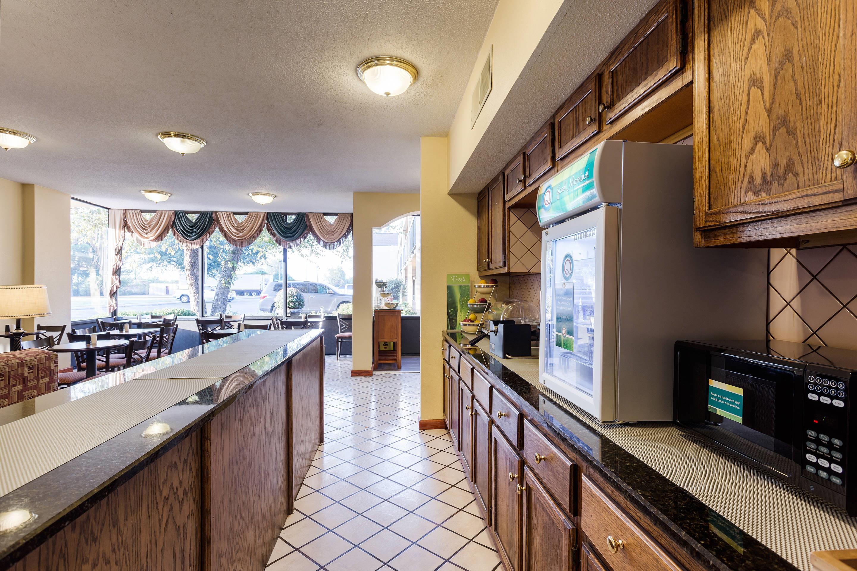 Breakfast area | Quality Inn Blytheville I-55