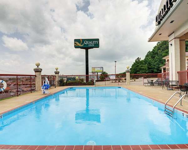 Pool - Quality Inn Conway - I-40, Exit 125