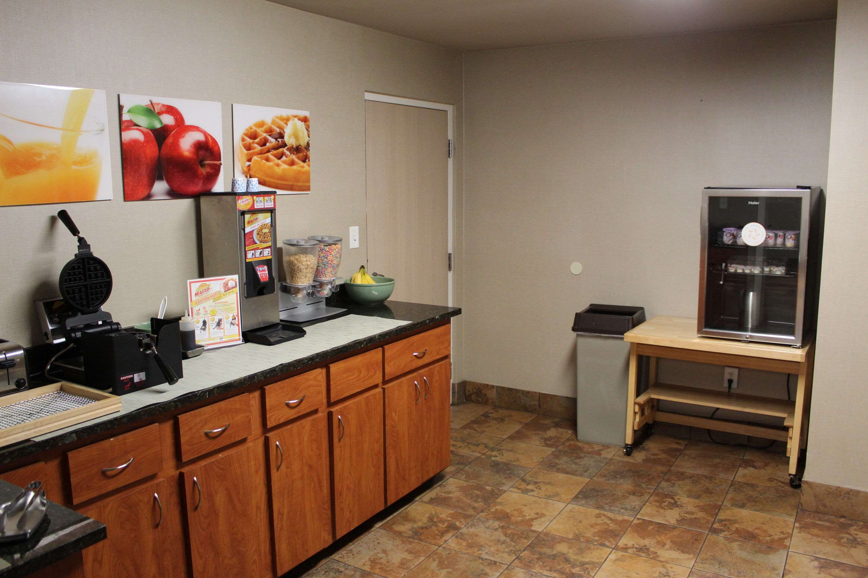 Breakfast area | Quality Inn Conway - Greenbrier