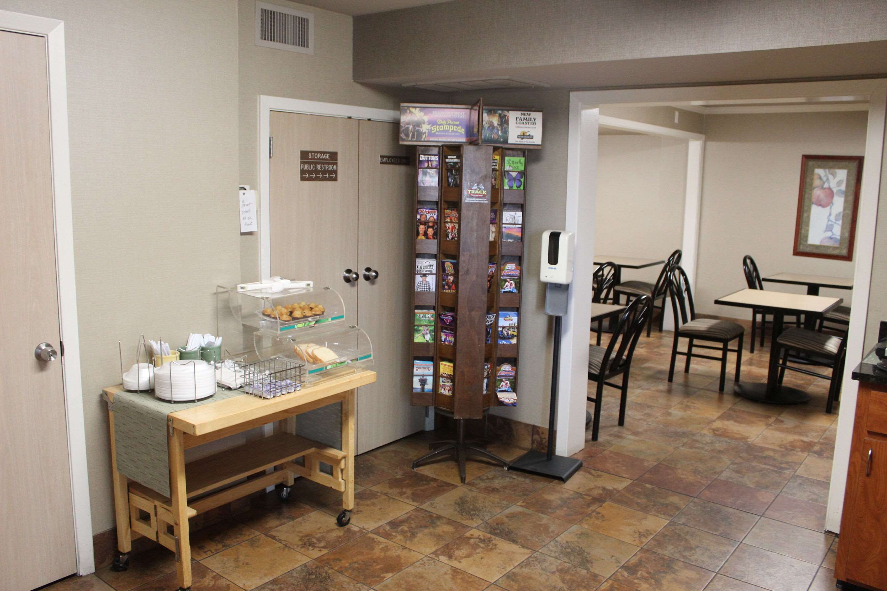 Breakfast area | Quality Inn Conway - Greenbrier