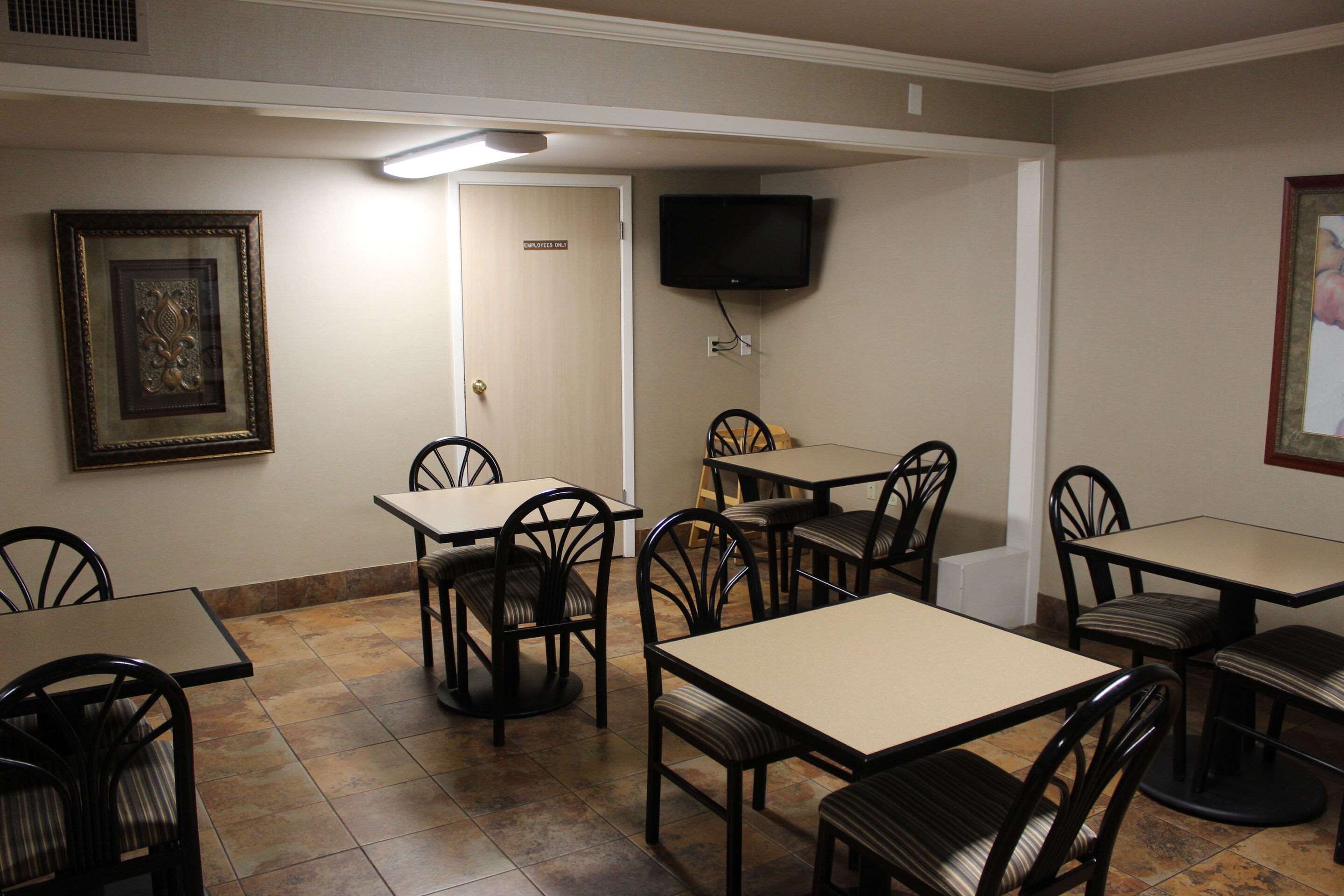 Breakfast area | Quality Inn Conway - Greenbrier