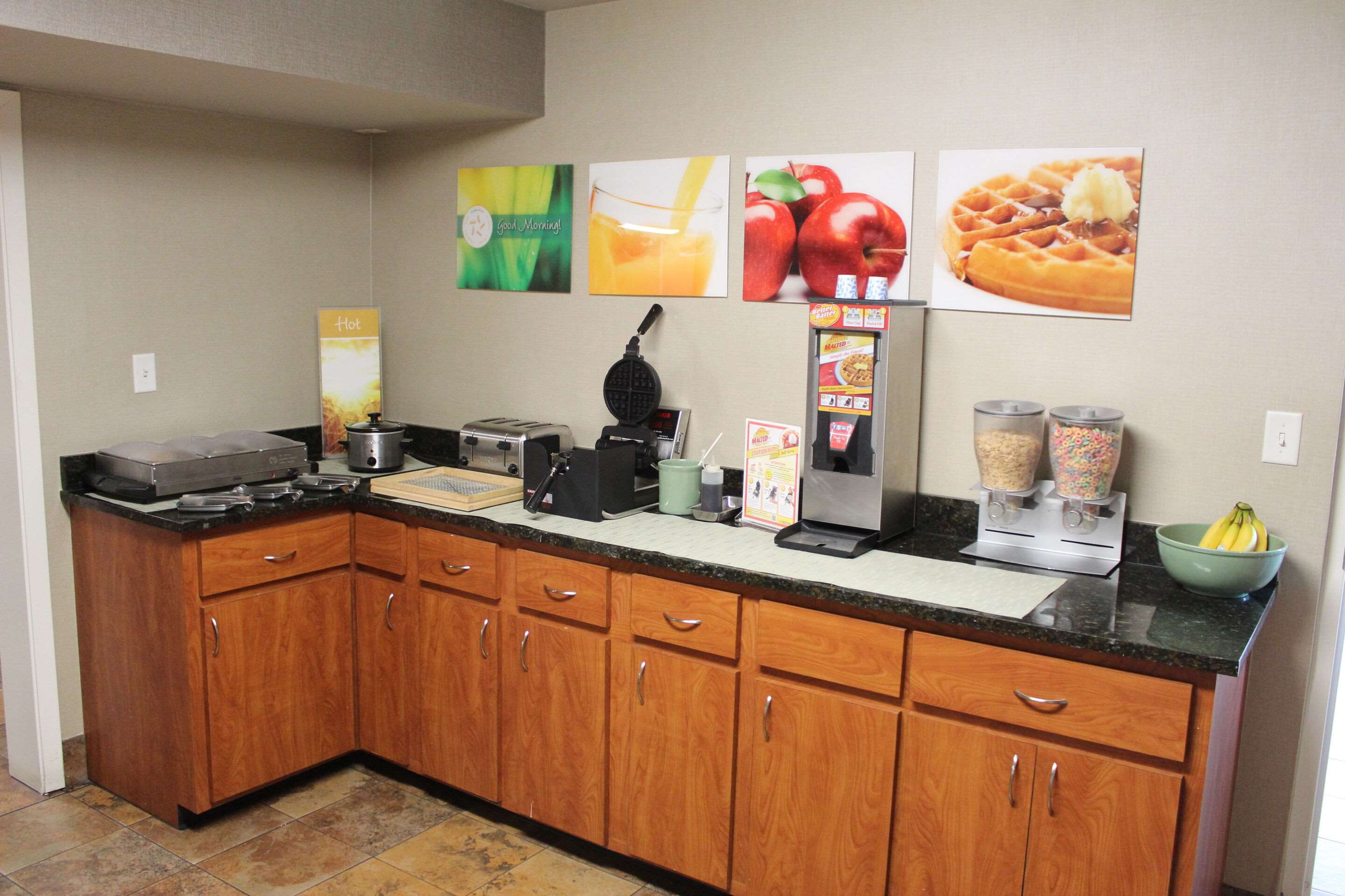 Breakfast area | Quality Inn Conway - Greenbrier