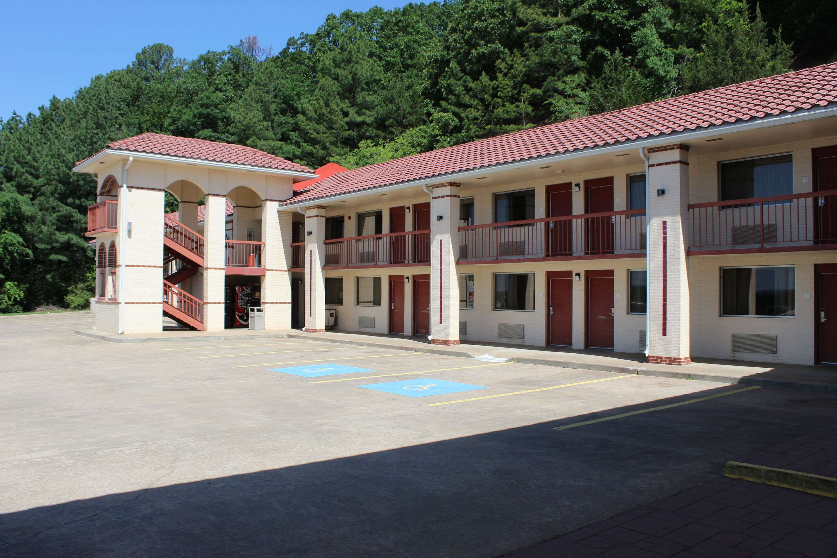Hotel entrance | Quality Inn Conway - Greenbrier