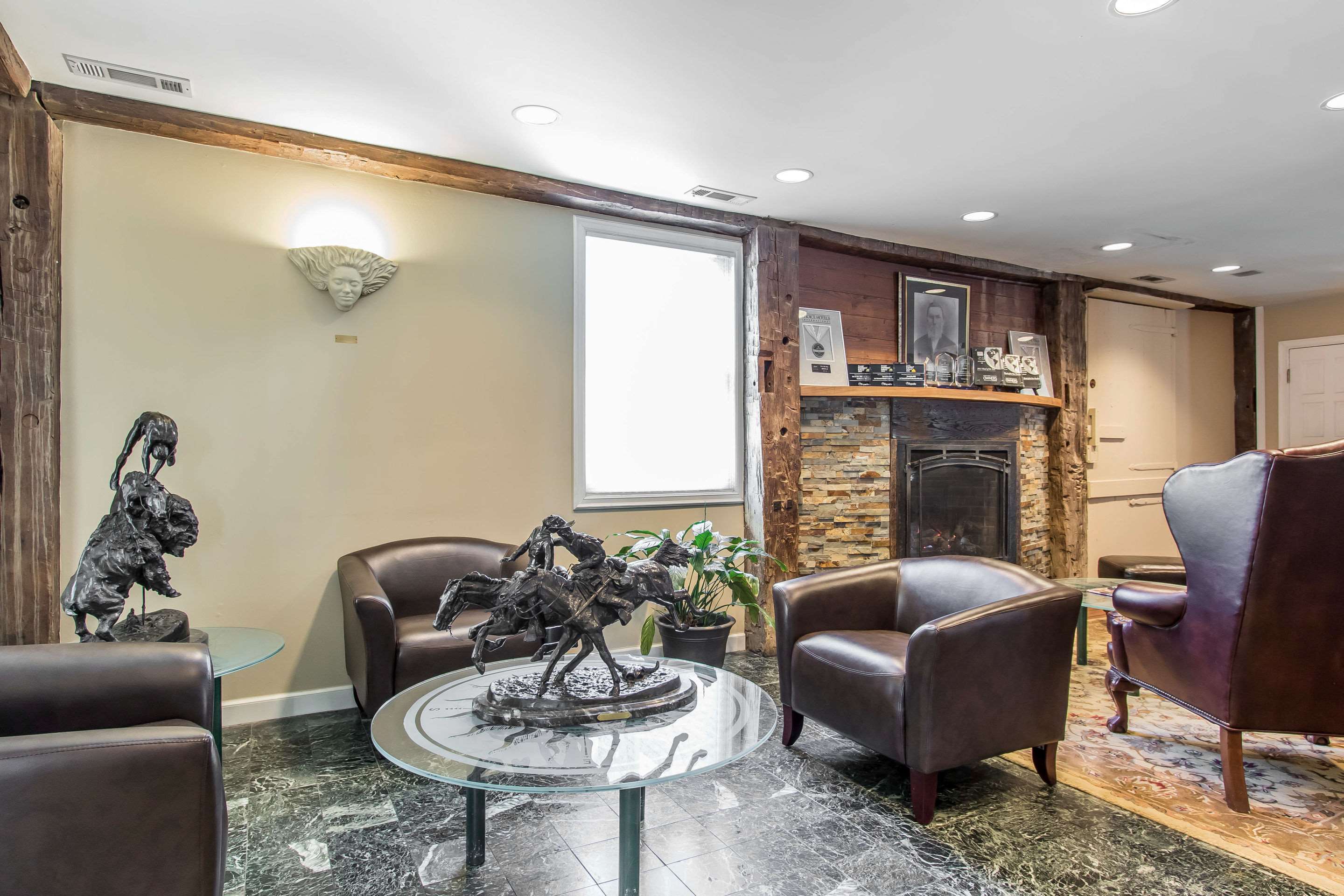 Spacious lobby with seating area | Inn at the Mill, Ascend Hotel Collection