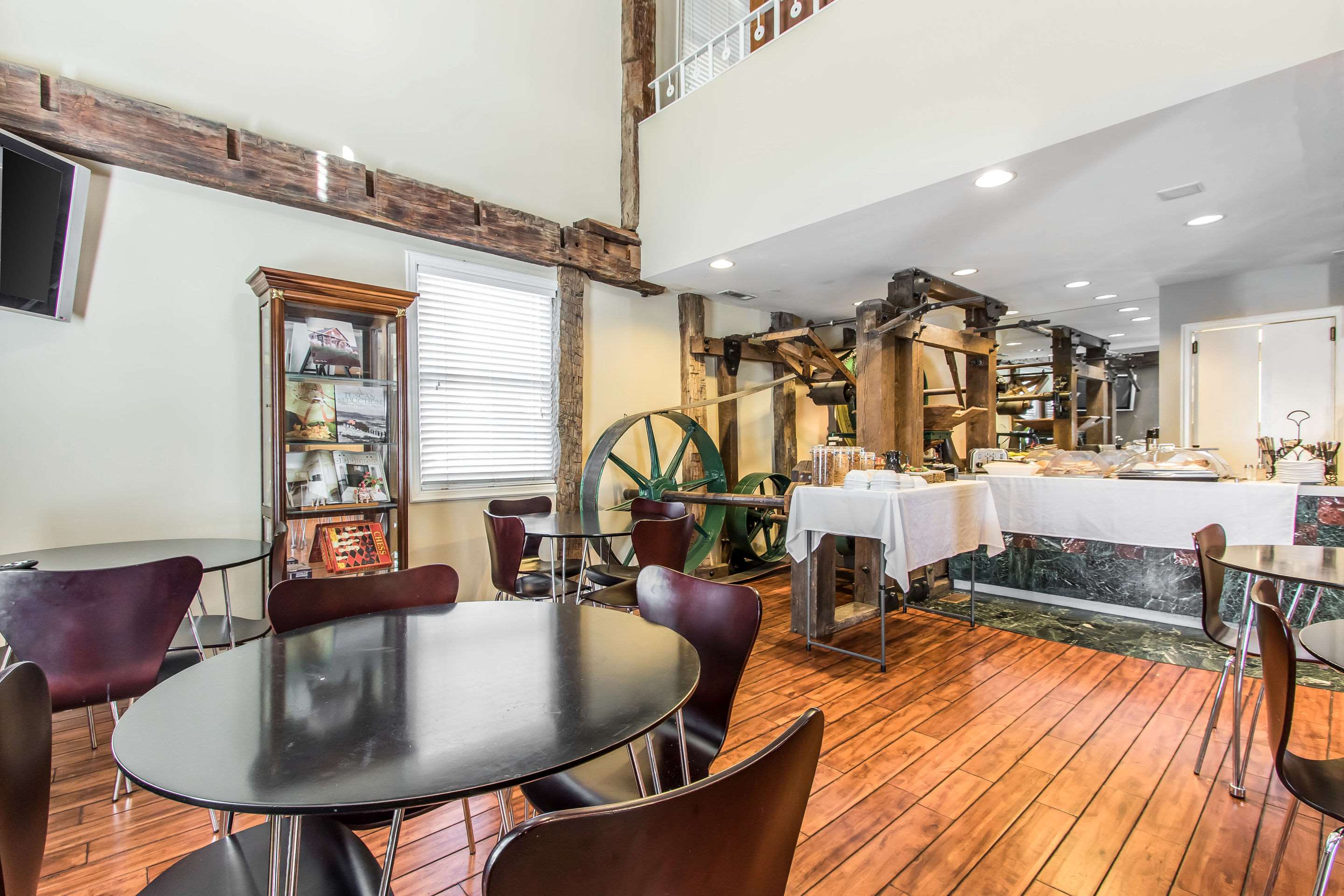 Breakfast area | Inn at the Mill, Ascend Hotel Collection