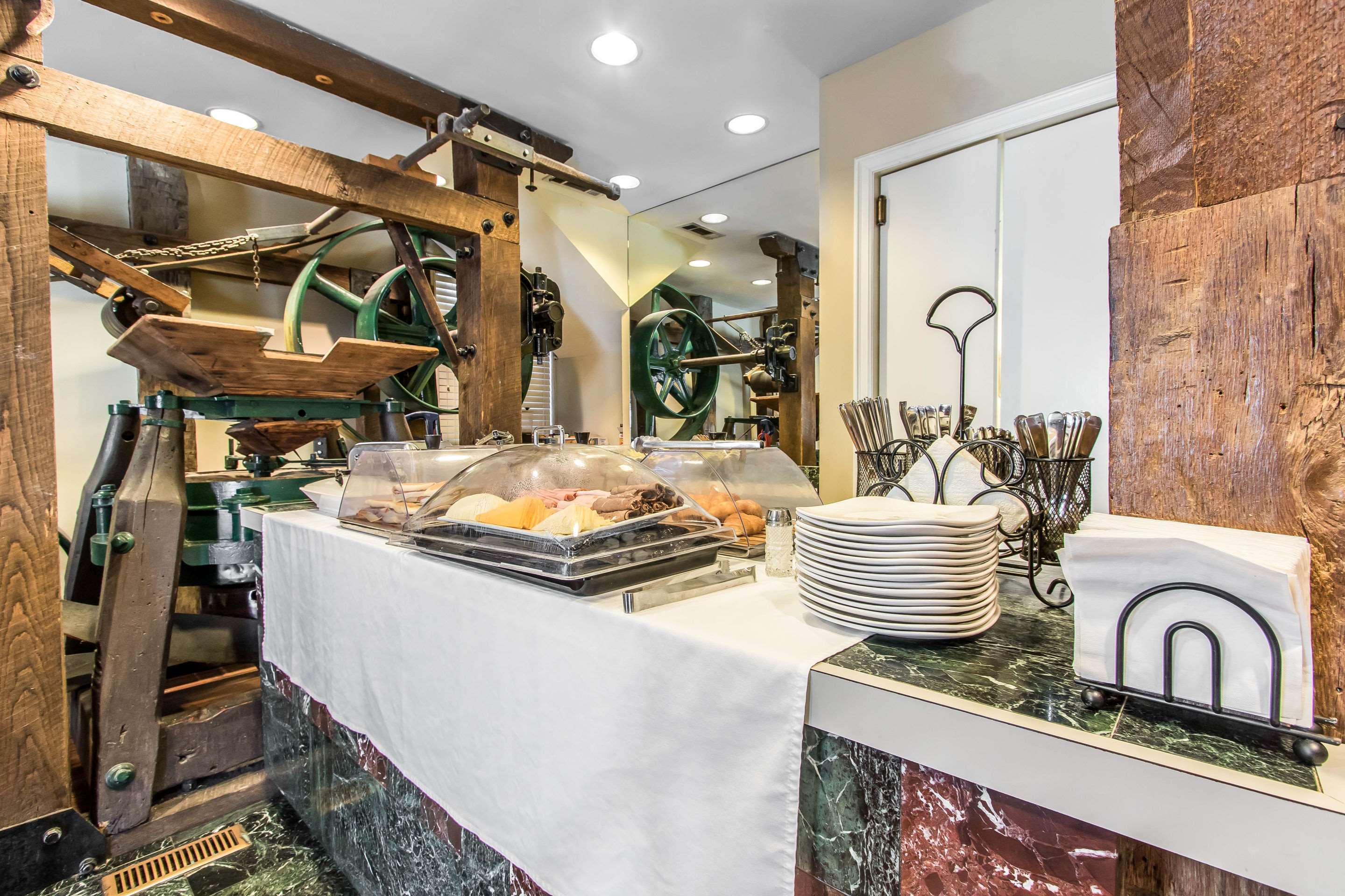 Breakfast bar | Inn at the Mill, Ascend Hotel Collection