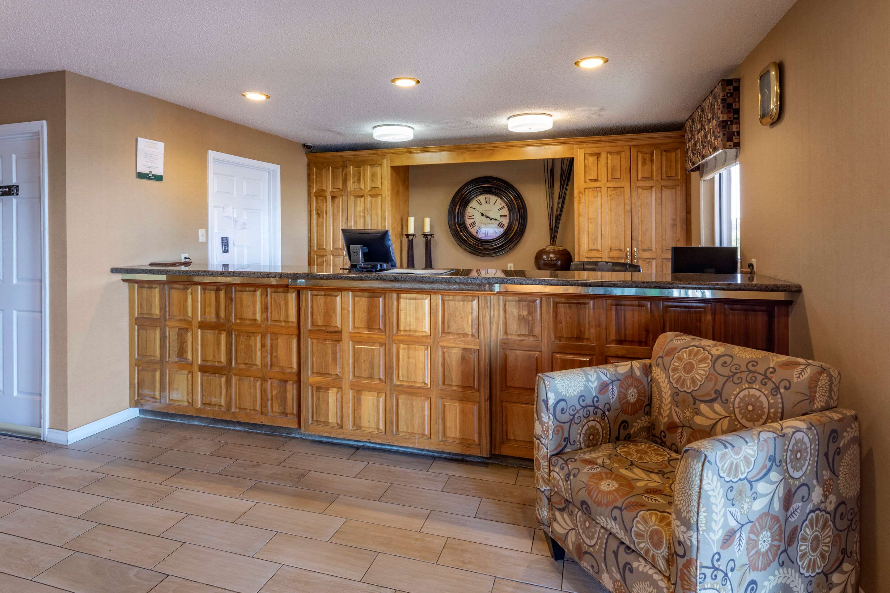 Lobby | Quality Inn Russellville I-40