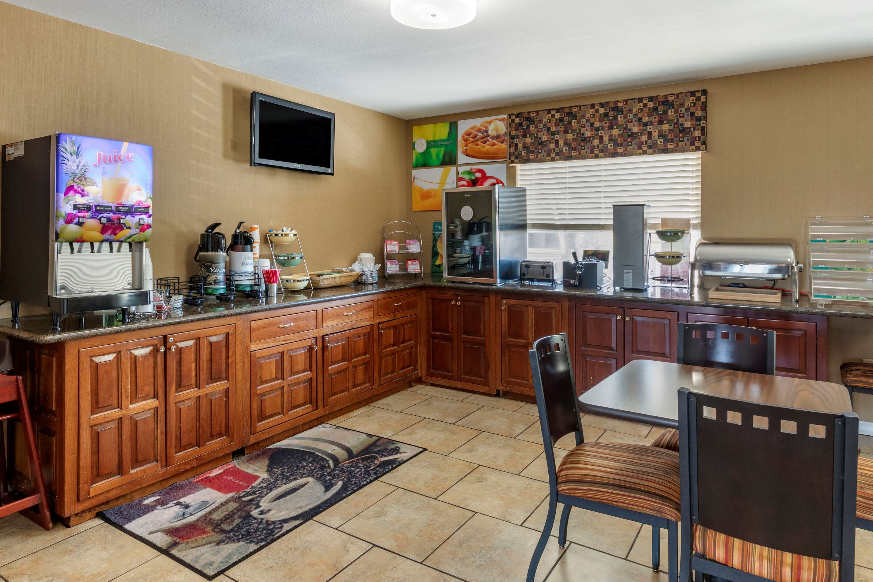 Breakfast counter | Quality Inn Russellville I-40