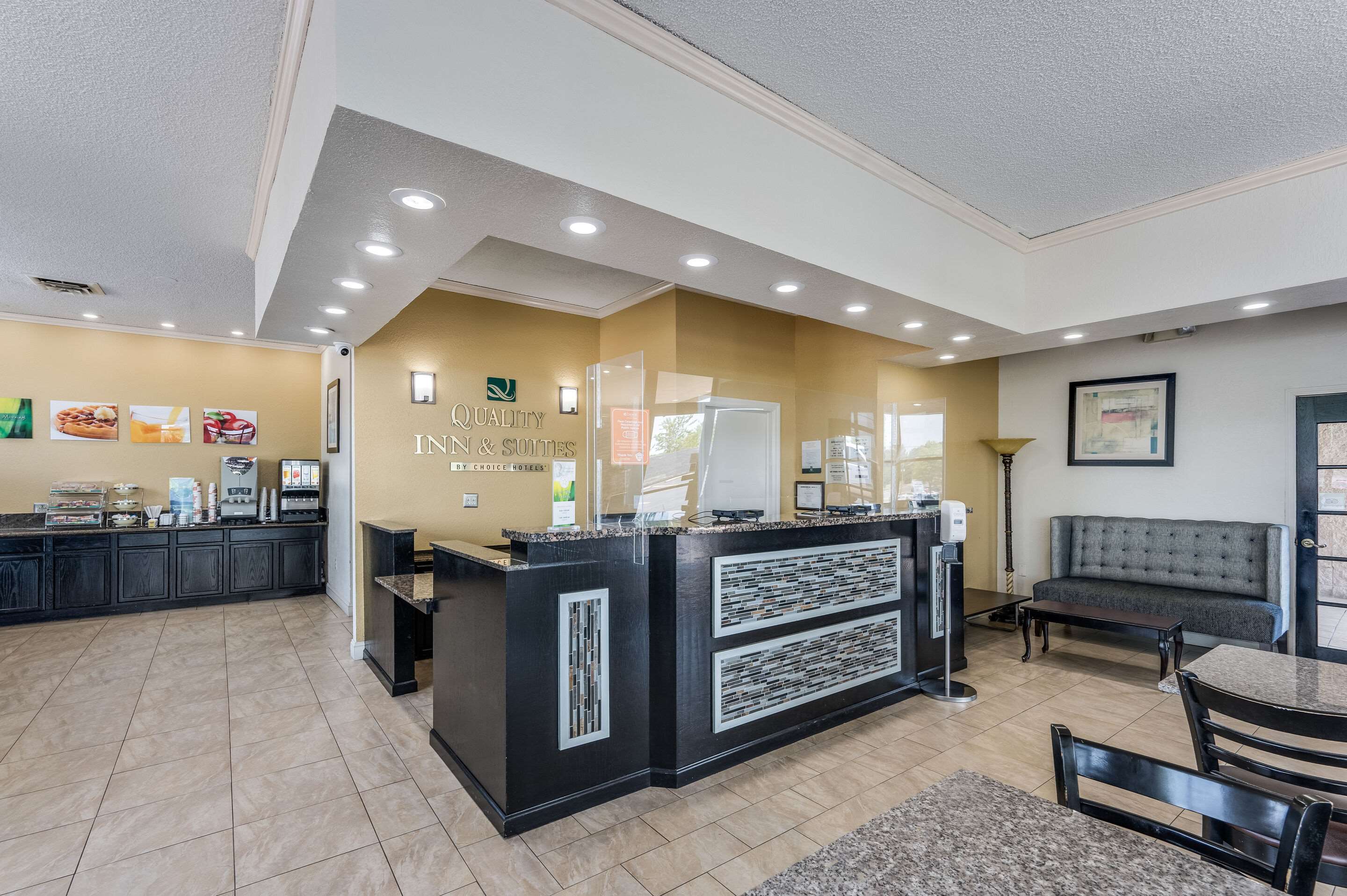 Lobby with sitting area