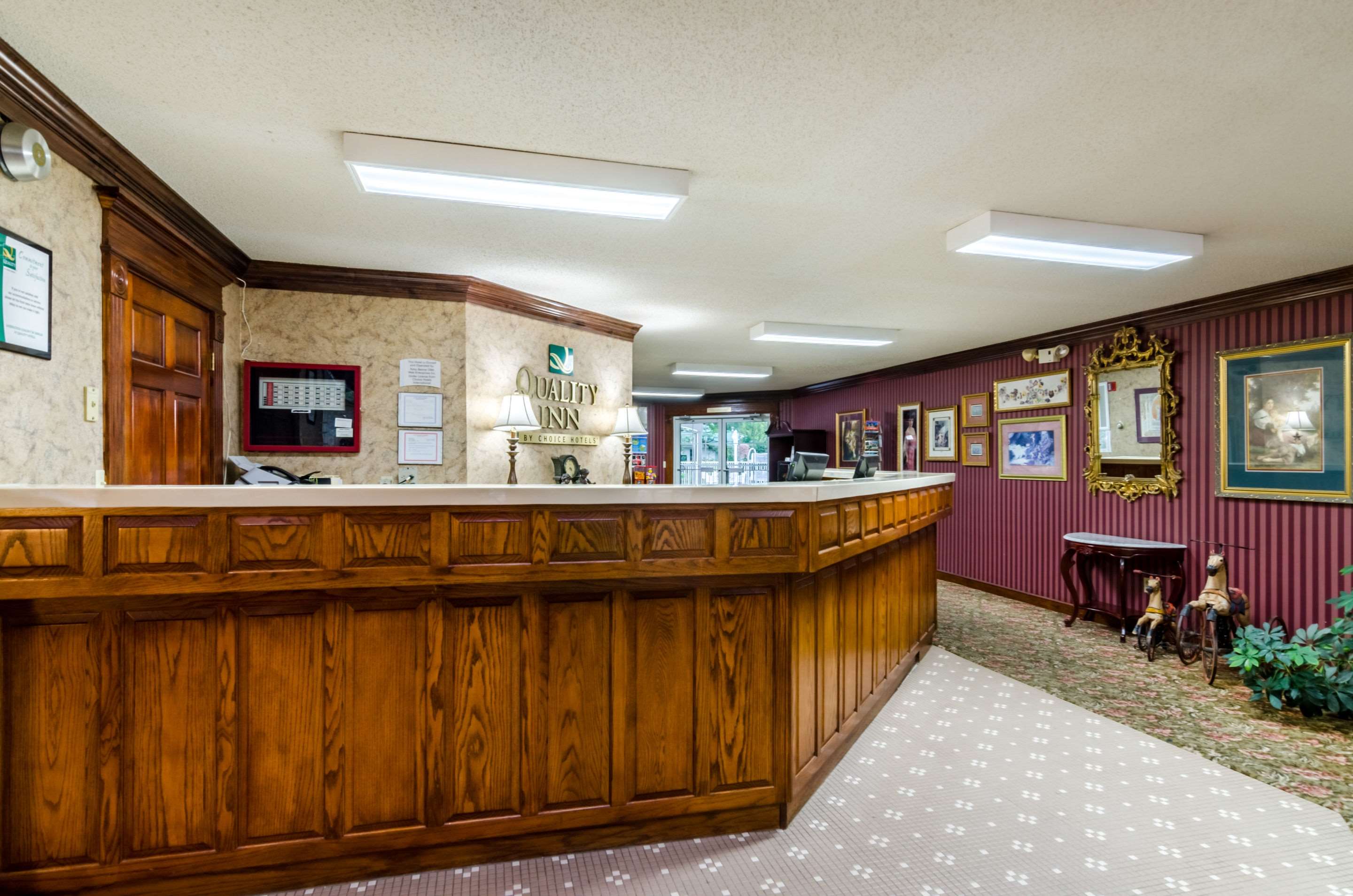 Front desk | Quality Inn Eureka Springs South