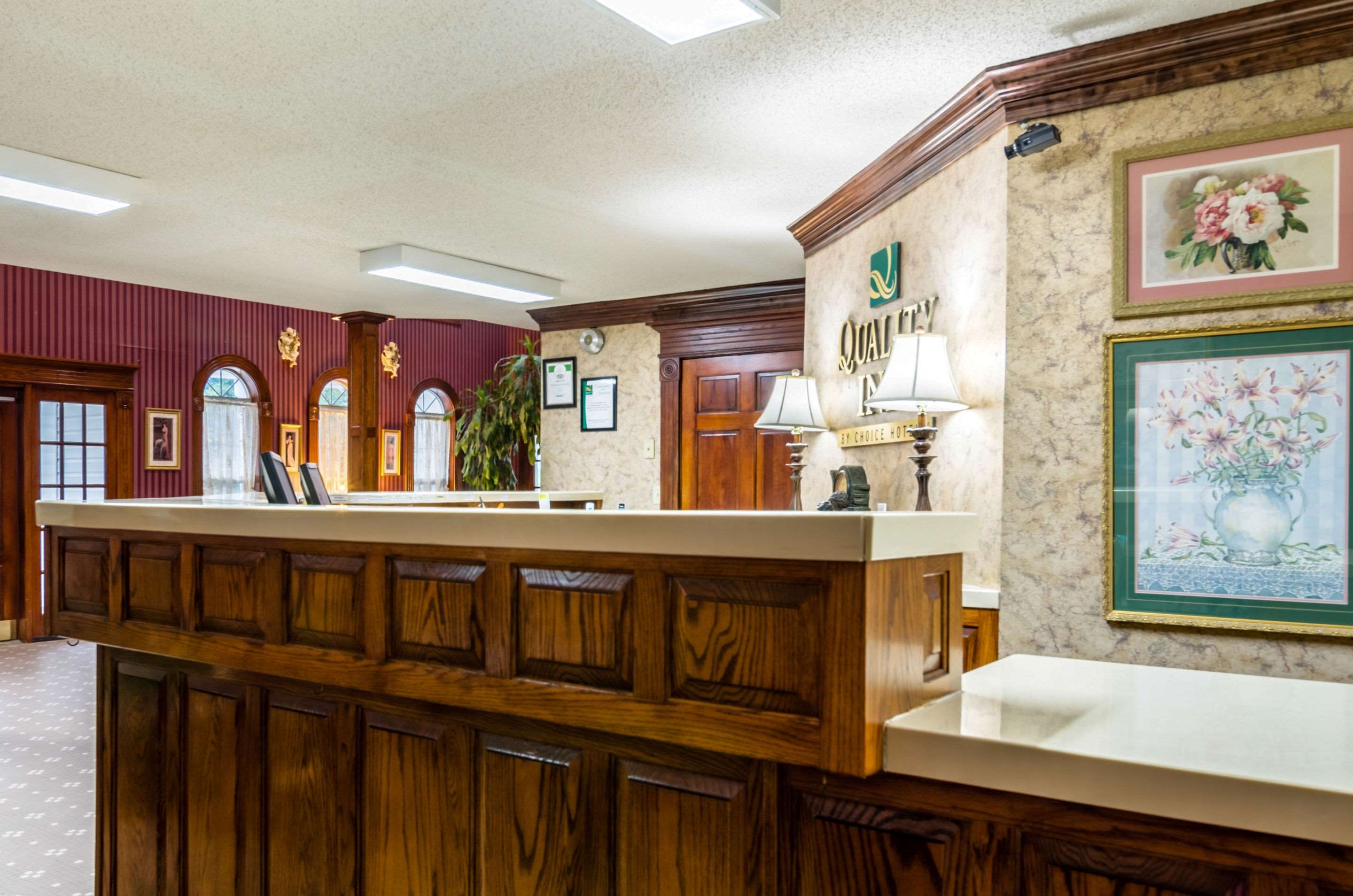 Front desk | Quality Inn Eureka Springs South