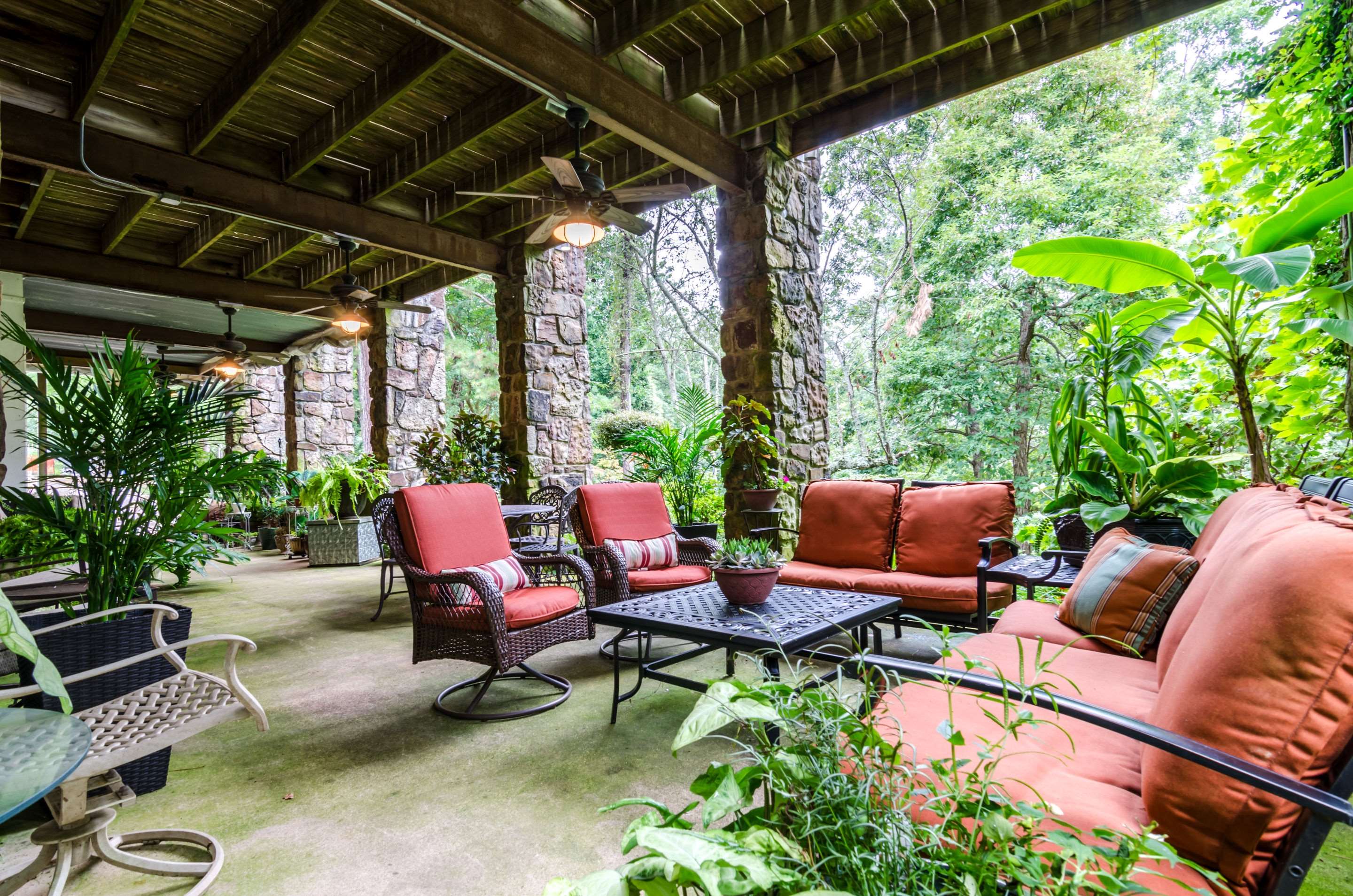 Courtyard | Quality Inn Eureka Springs South