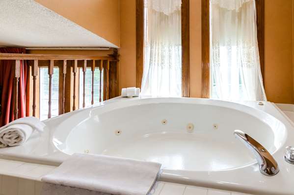 Suite - Quality Inn Eureka Springs