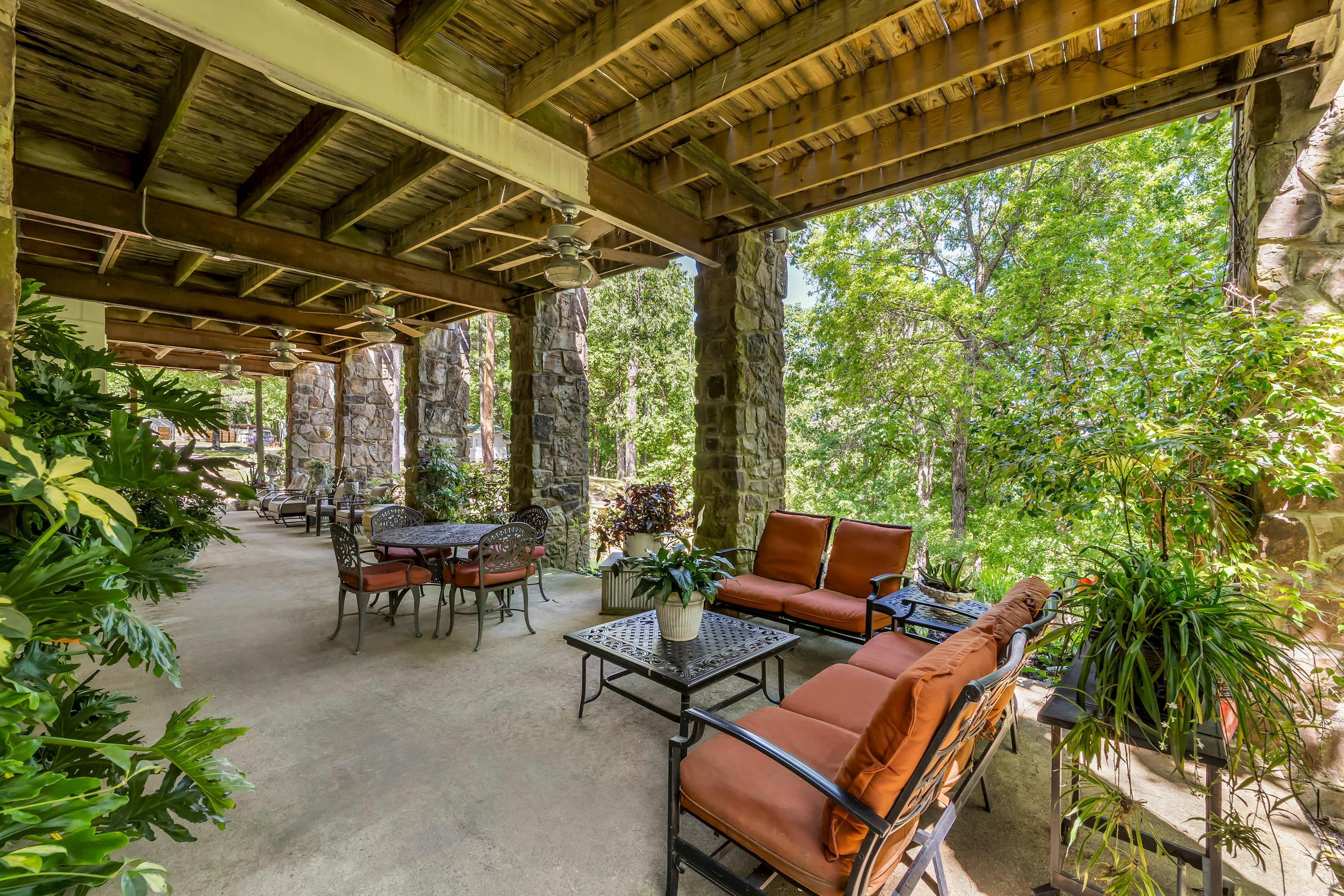 Hotel garden | Quality Inn Eureka Springs South