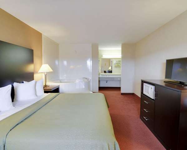  - Quality Inn & Suites Clarksville - I-40, Exit 58