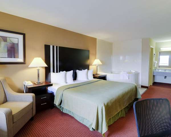 Suite - Quality Inn & Suites Clarksville - I-40, Exit 58