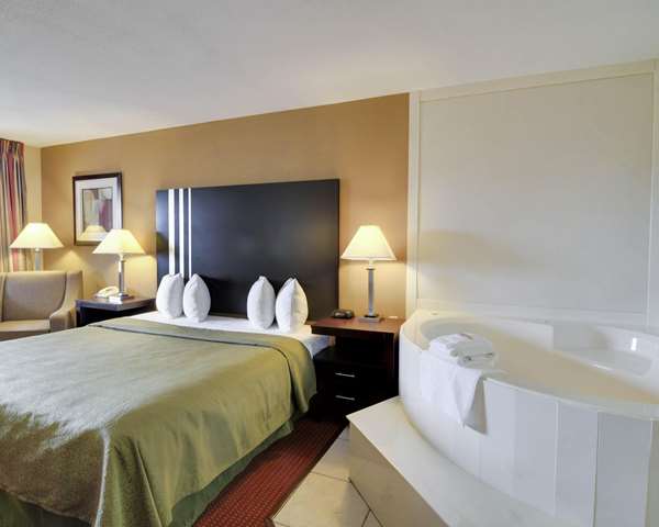  - Quality Inn & Suites Clarksville - I-40, Exit 58