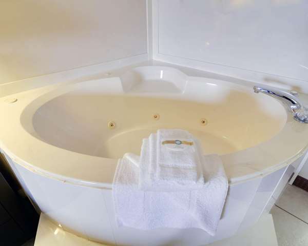  - Quality Inn & Suites Clarksville - I-40, Exit 58