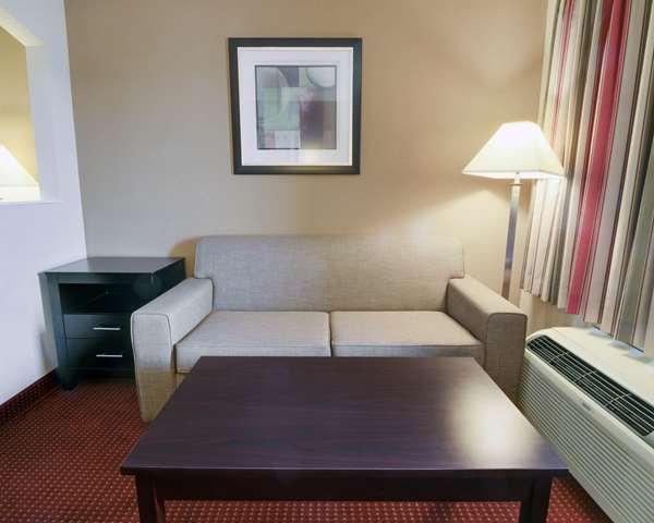 Suite - Quality Inn & Suites Clarksville - I-40, Exit 58