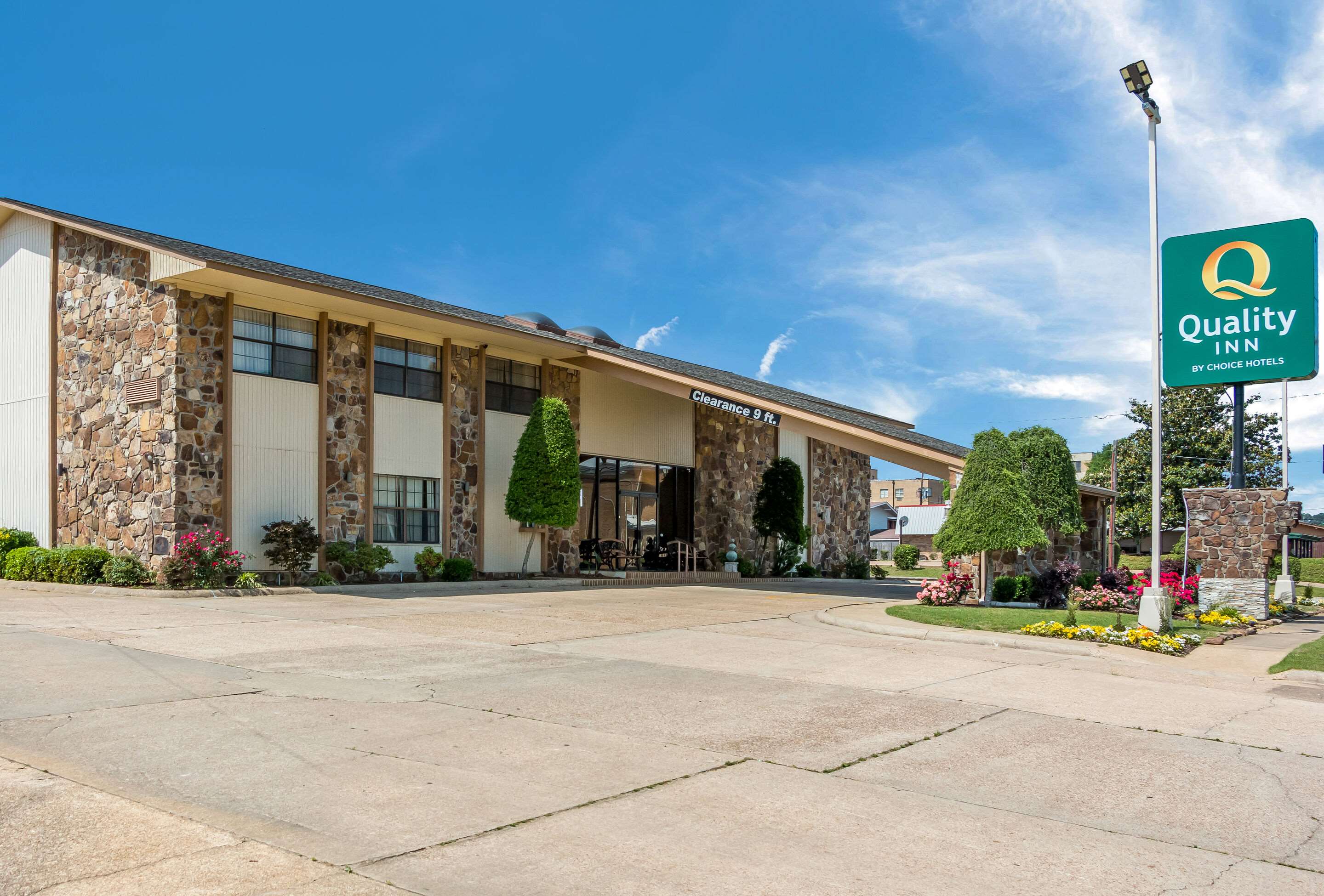 Hotel exterior | Quality Inn Magnolia