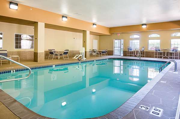 Pool - Comfort Inn Camden