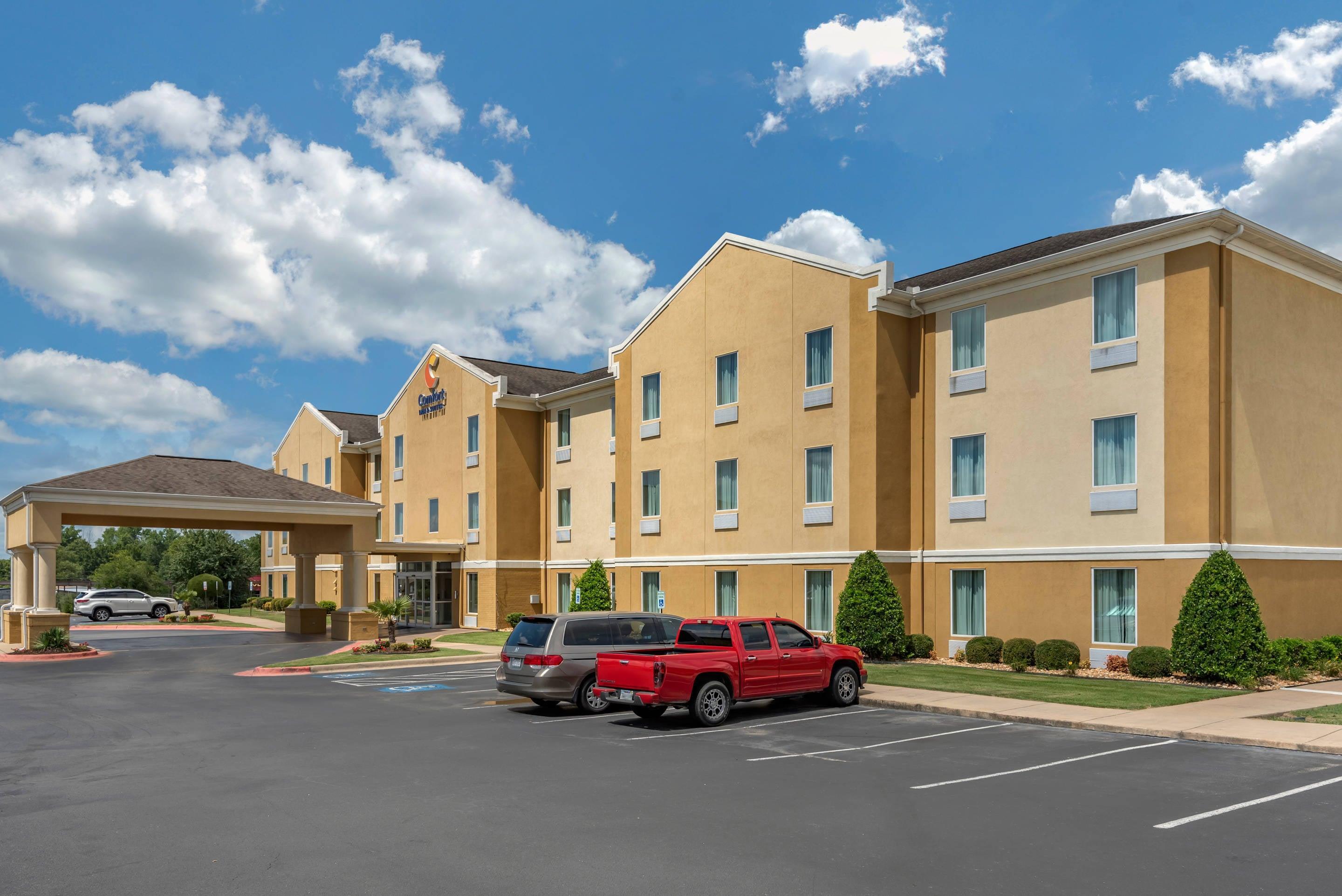 Hotel exterior | Comfort Inn & Suites Bryant - Benton