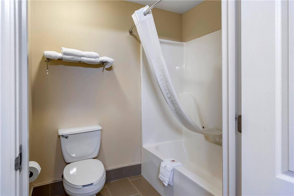 COMFORT INN AND SUITES BRYANT-BENTO-guestroom-Guest Room,Bathroom,On-Site.jpg