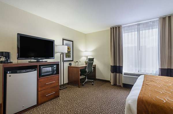 Suite - Quality Suites Springdale - I-49, Exit 72